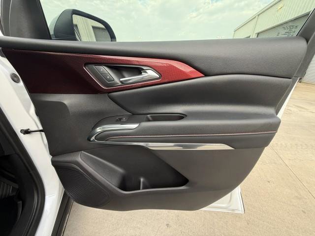 Used 2025 Chevrolet Traverse Z71 w/ Driver Confidence Package image 39