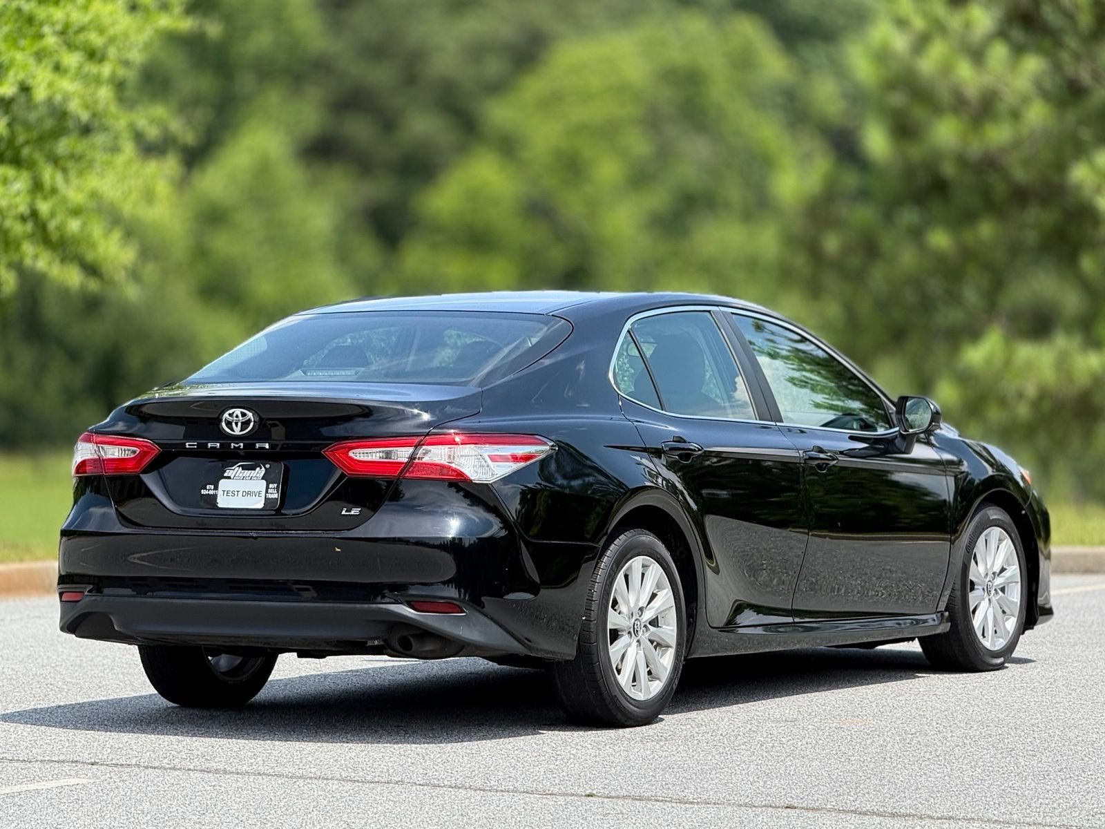 Used 2018 Toyota Camry LE FWD image 11
