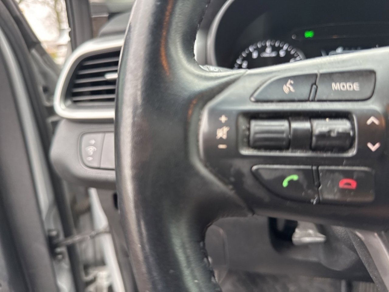 Used 2017 Kia Sorento LX w/ LX Convenience Package image 19