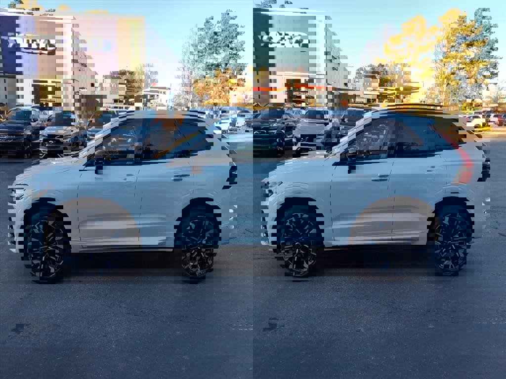 New 2026 Volvo XC60 B5 Ultra w/ Protection Package Premier image 8