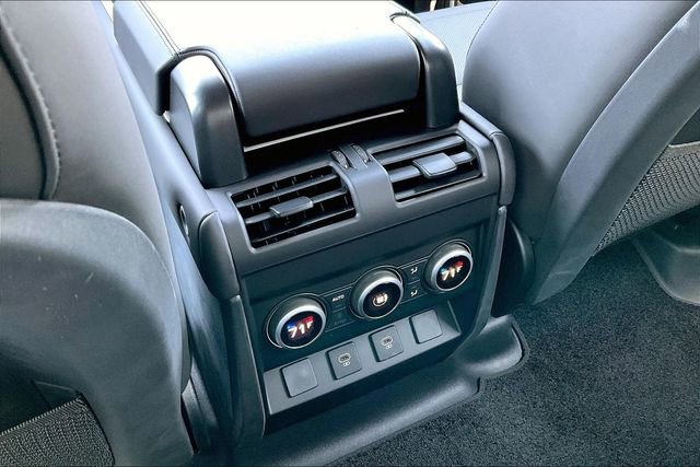 Used 2025 Land Rover Defender 110 X-Dynamic SE image 10