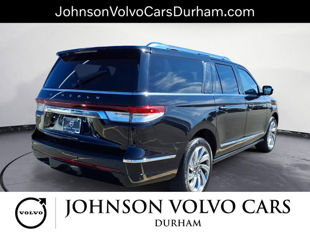Used 2024 Lincoln Navigator L 4WD image 3