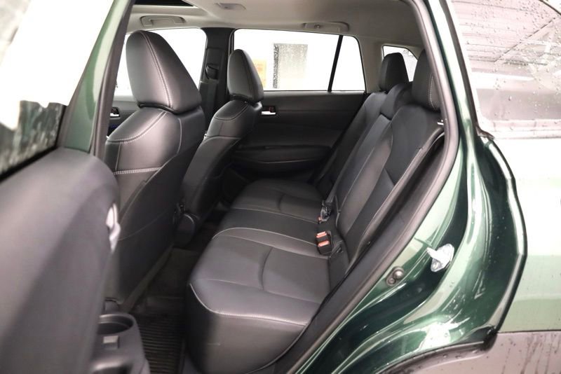 Used 2022 Toyota Corolla Cross XLE w/ Convenience Package image 33