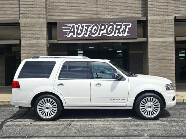 Used 2015 Lincoln Navigator 4WD image 2