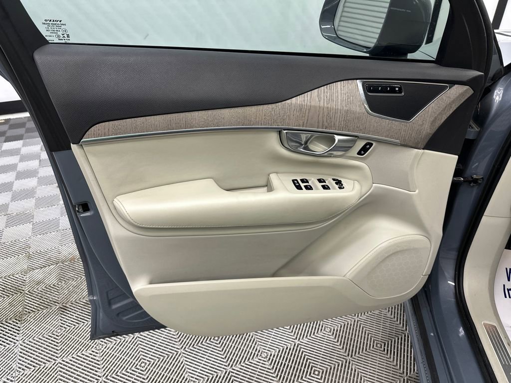 Used 2023 Volvo XC90 B5 Plus image 11