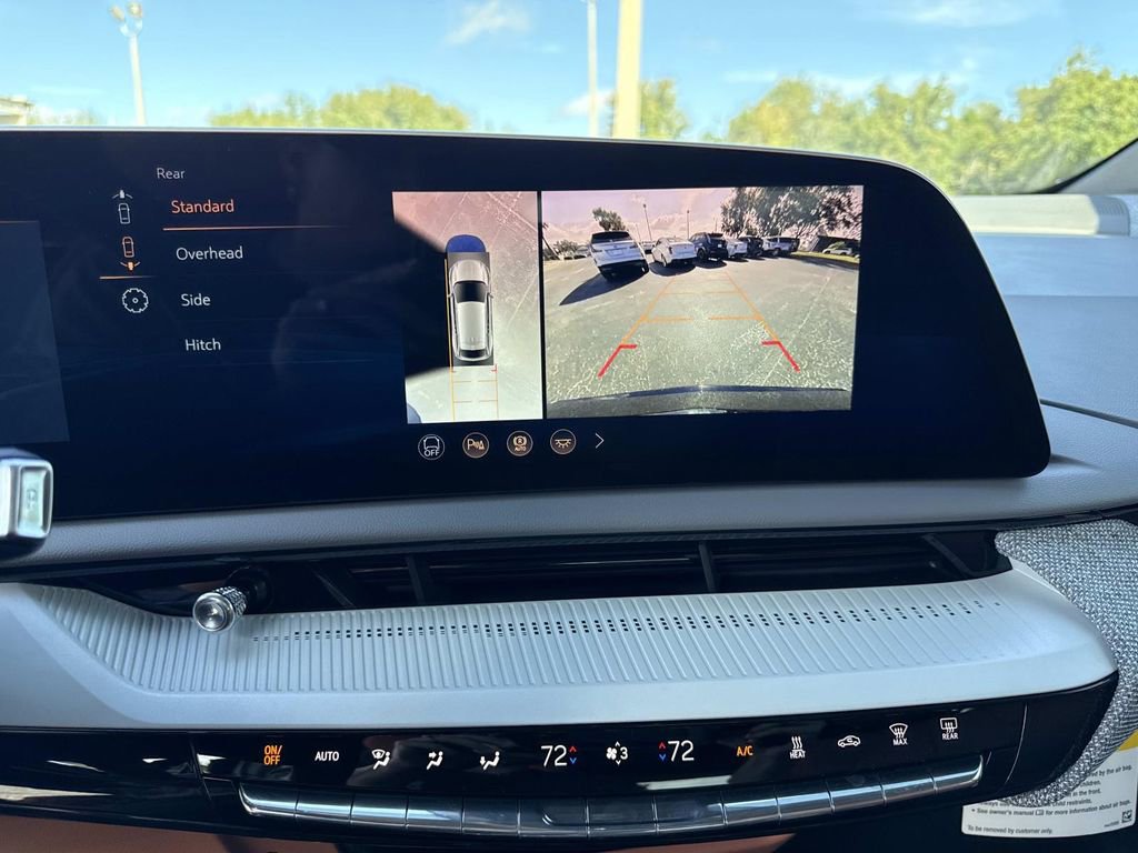 New 2026 Cadillac Optiq Luxury 2 image 24