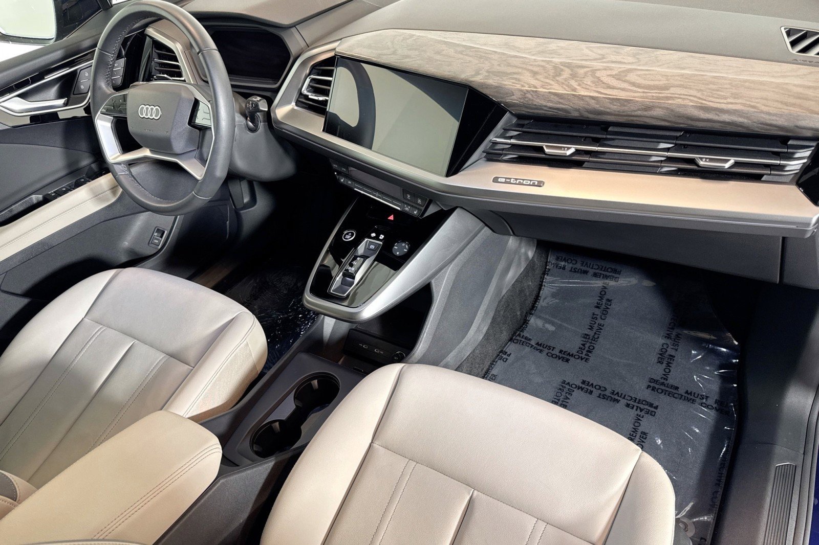 Used 2025 Audi Q4 e-tron Premium image 27