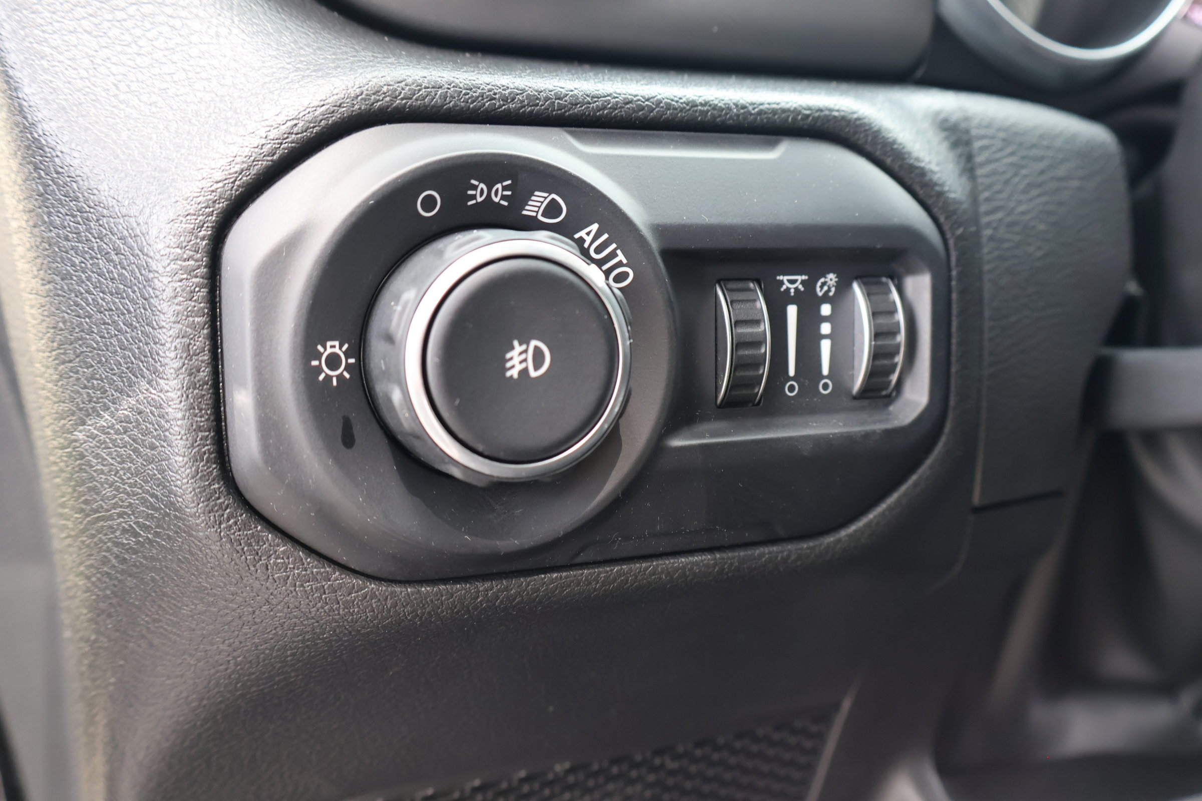 Used 2022 Jeep Wrangler Sport AWD/4WD image 18