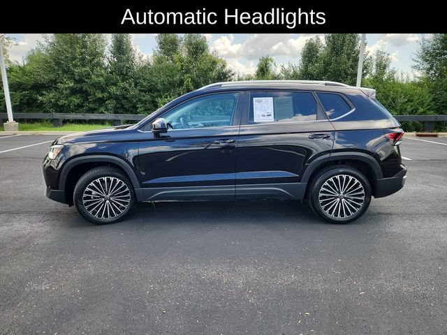 Used 2025 Volkswagen Taos SE FWD image 4