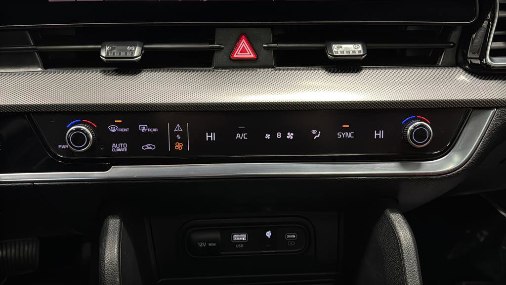 Used 2025 Kia Sportage SX image 18