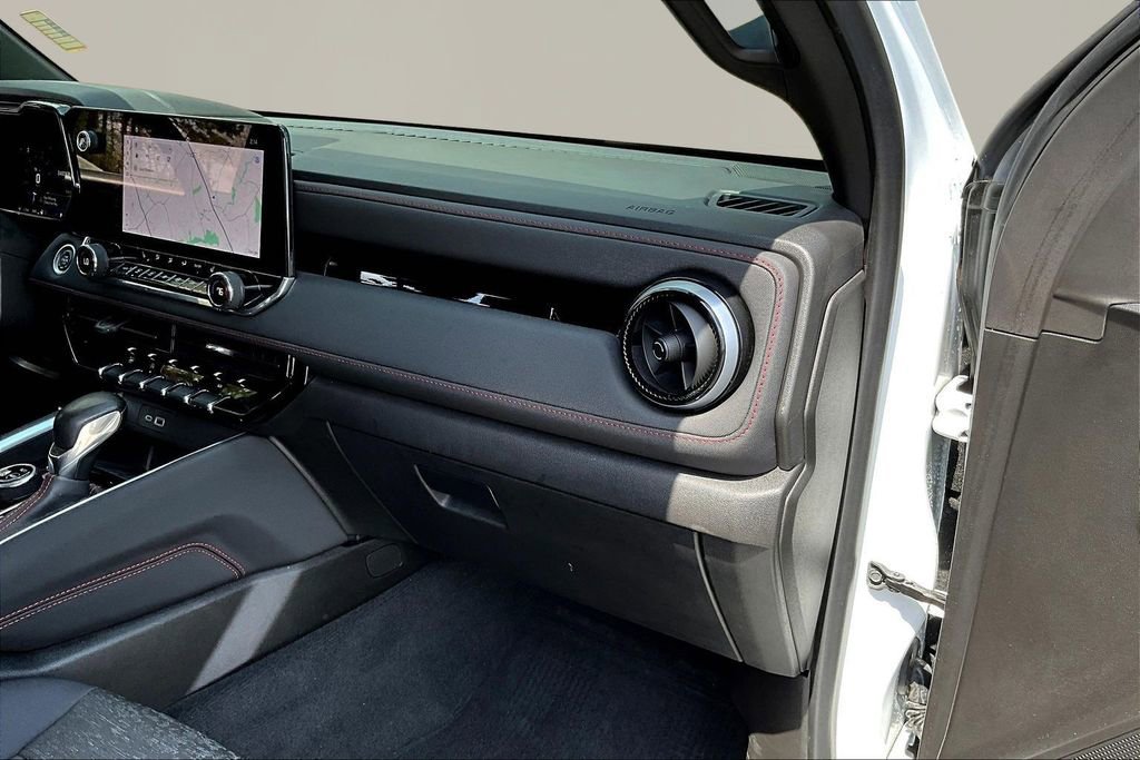 Used 2024 Chevrolet Colorado Z71 w/ Z71 Convenience Package 2 image 18