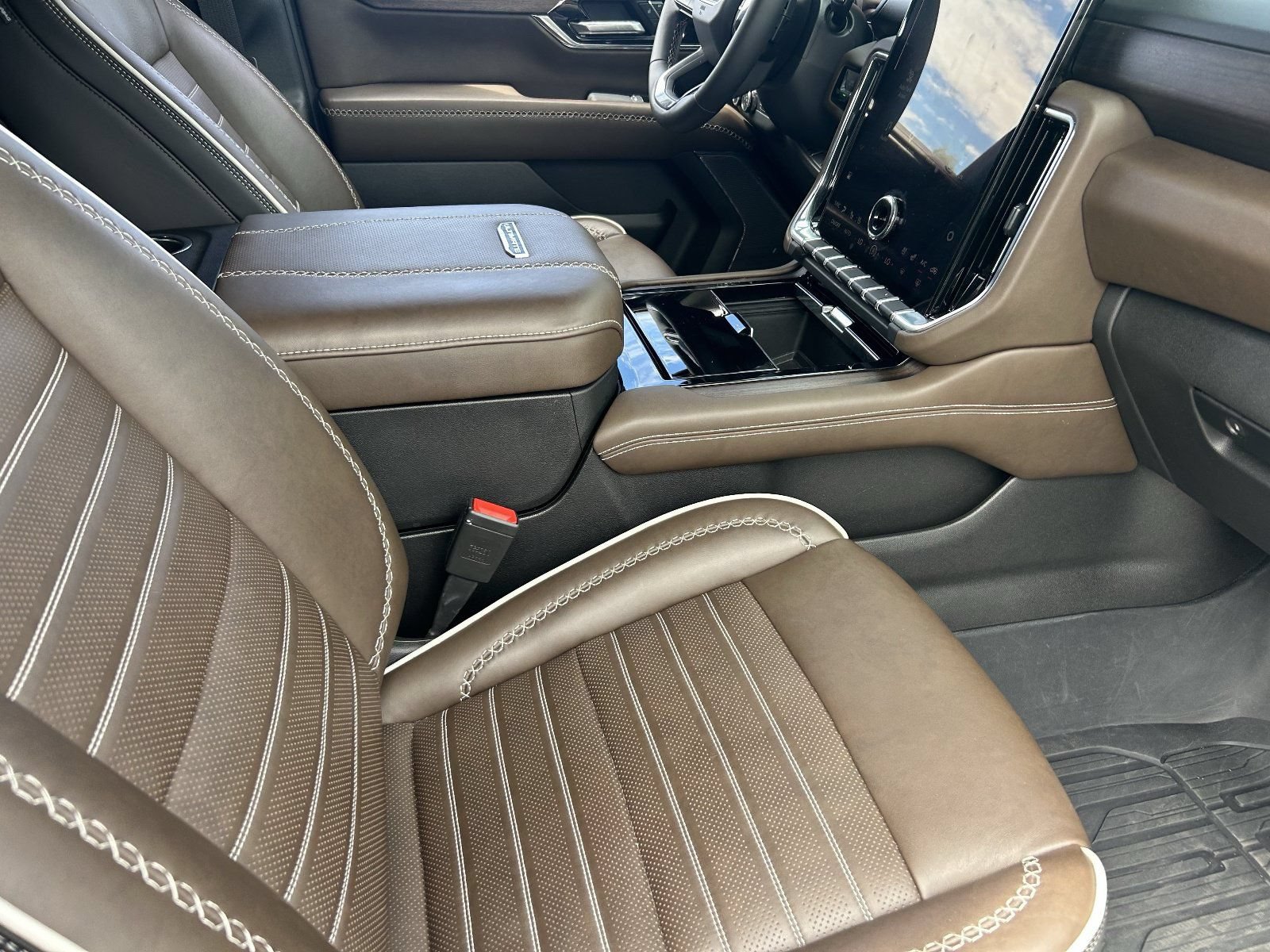 Certified 2026 GMC Yukon Denali Ultimate AWD/4WD image 12