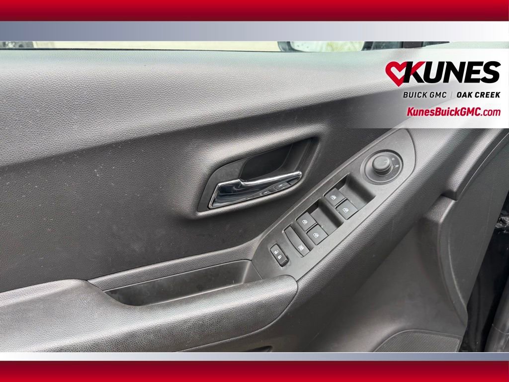 Used 2019 Chevrolet Trax LT w/ LT Convenience Package AWD/4WD image 9