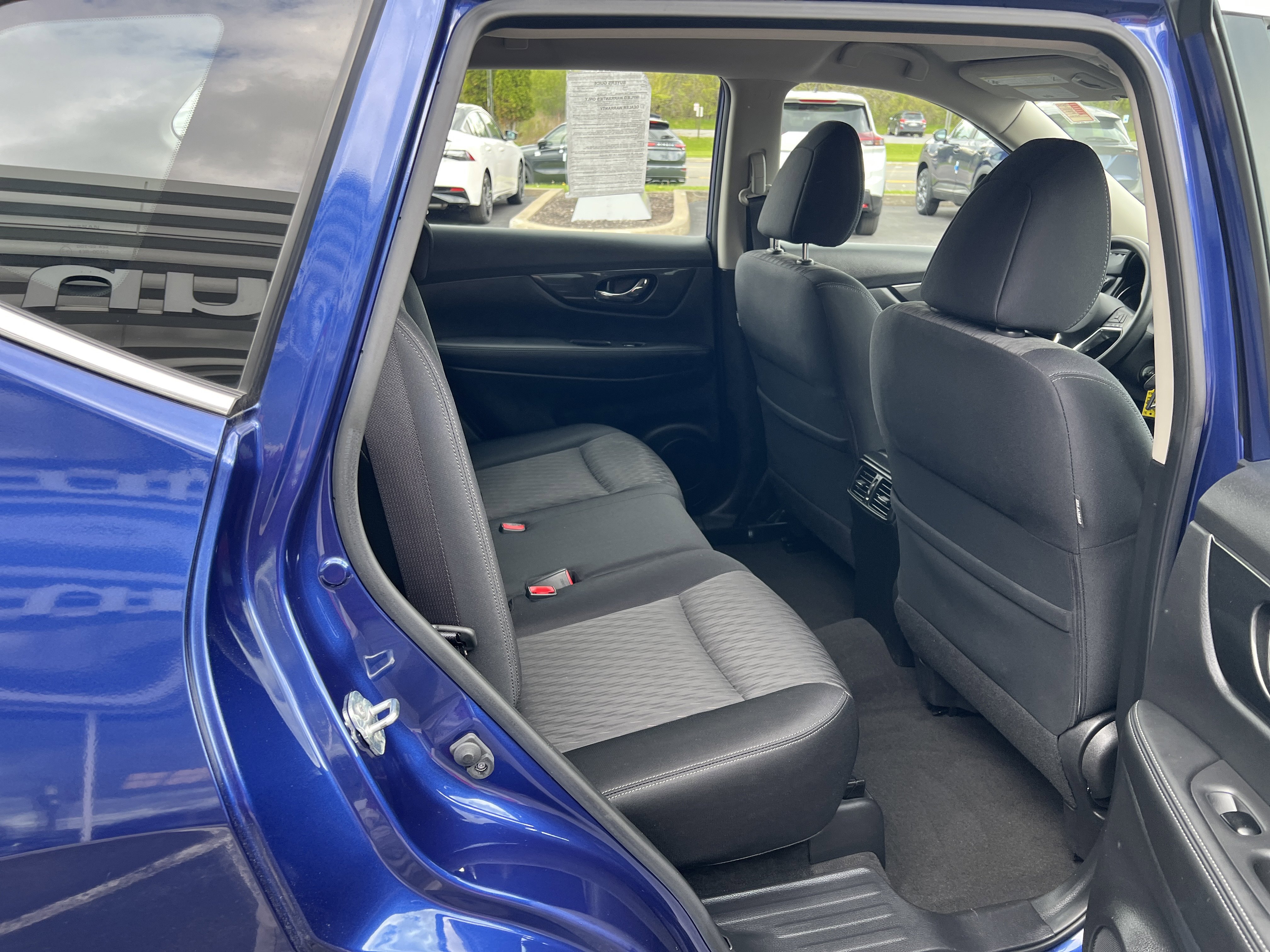 Used 2017 Nissan Rogue S AWD/4WD image 10