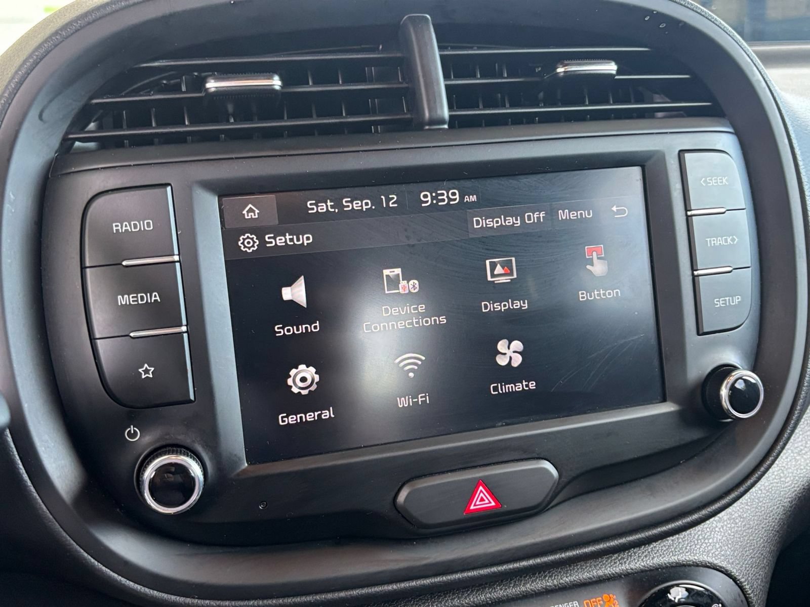Used 2025 Kia Soul LX w/ LX Technology Package FWD image 19