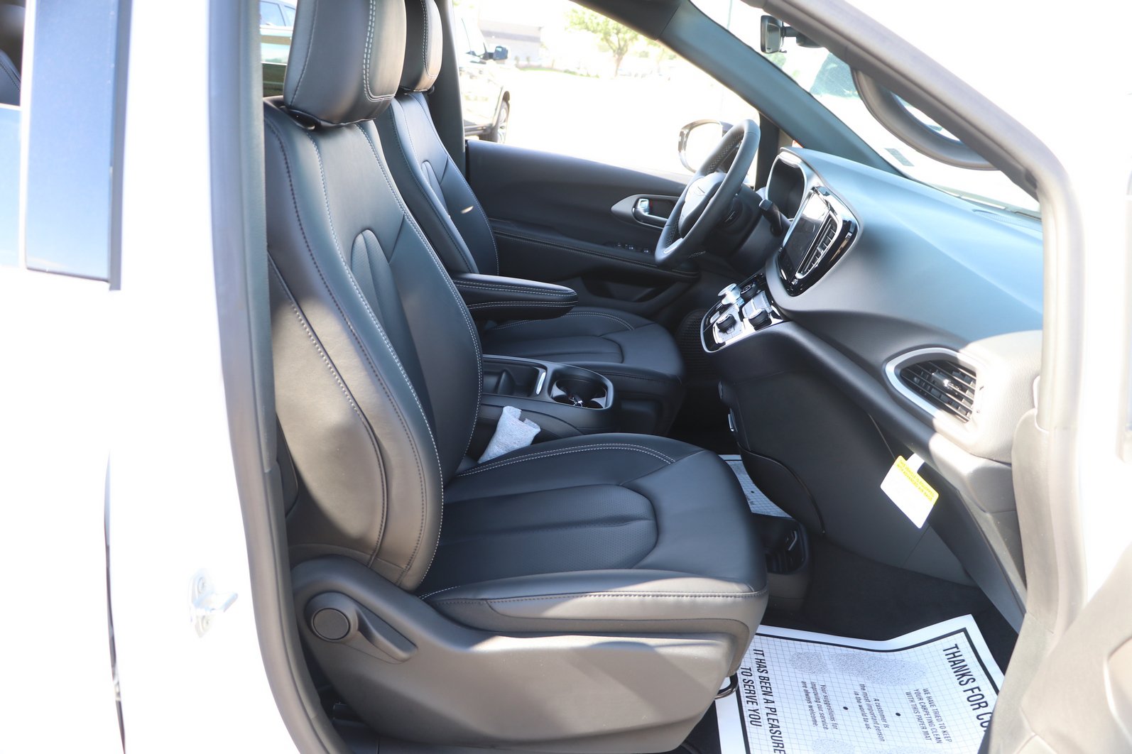 New 2027 Chrysler Pacifica LX FWD image 32