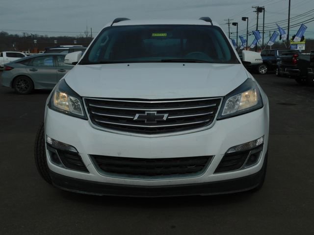 Used 2017 Chevrolet Traverse LT w/ Style and Technology Package image 3