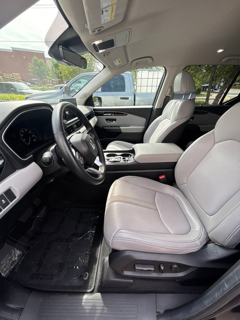 Used 2025 Honda Pilot EX-L image 11
