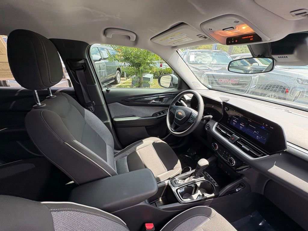 Used 2024 Chevrolet TrailBlazer LT w/ Driver Confidence Package FWD image 25