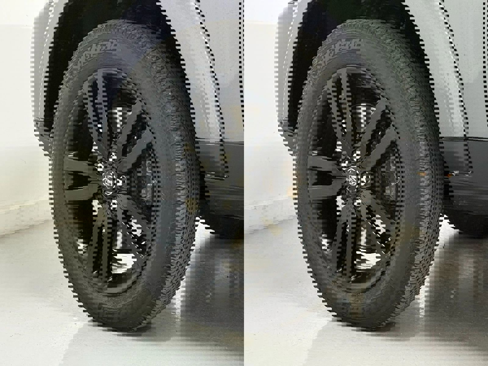 Used 2016 Land Rover LR4 HSE image 41