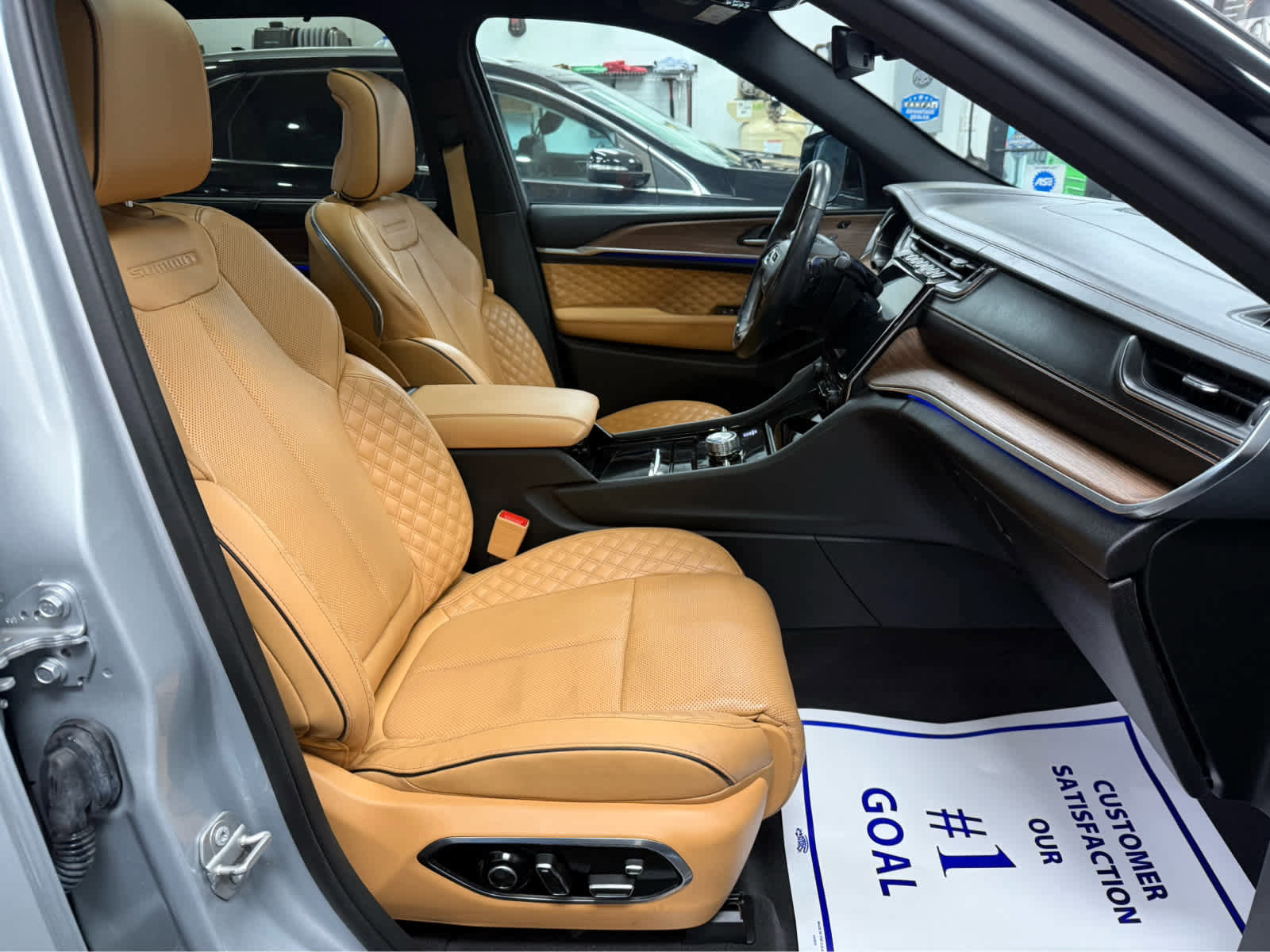 Used 2021 Jeep Grand Cherokee L Summit w/ Luxury Tech Group V image 32