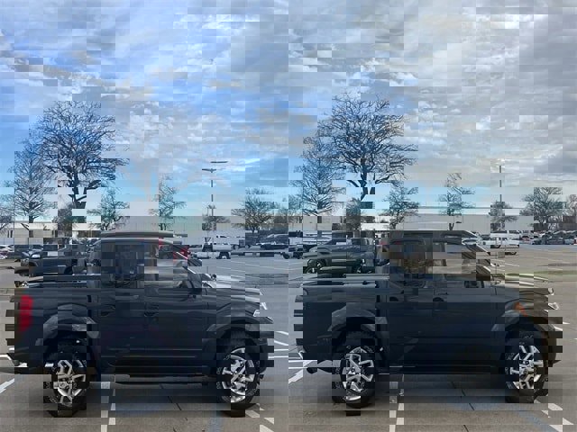 Used 2015 Nissan Frontier SV w/ SV Value Truck Package image 3