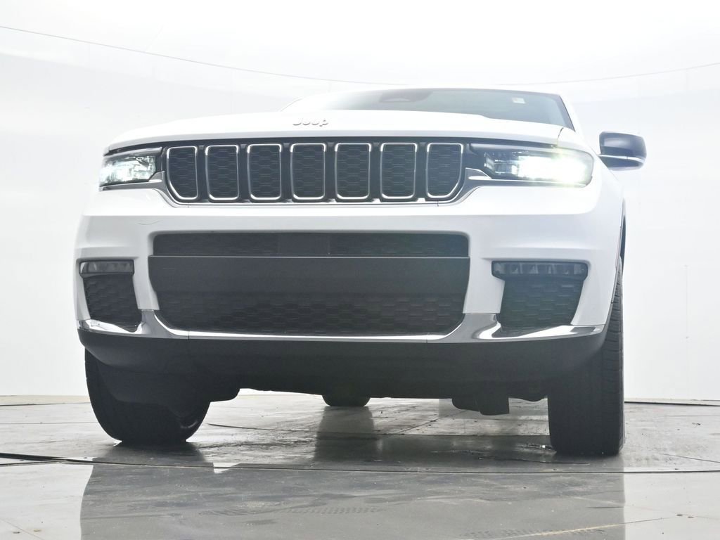 Used 2022 Jeep Grand Cherokee L Limited AWD/4WD image 31