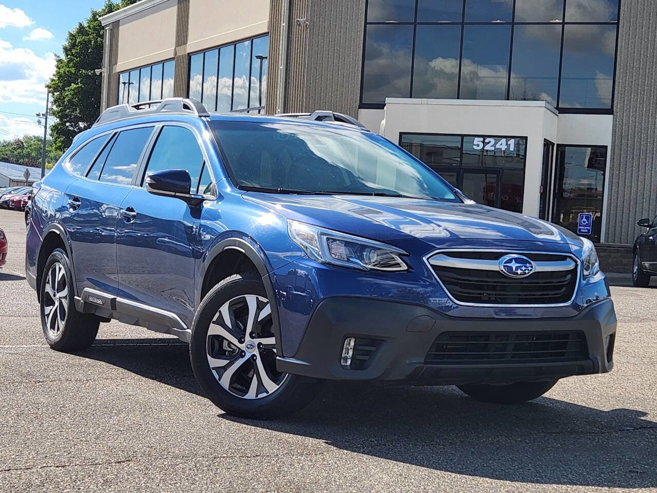 Used 2022 Subaru Outback Limited w/ Popular Package #2 image 32
