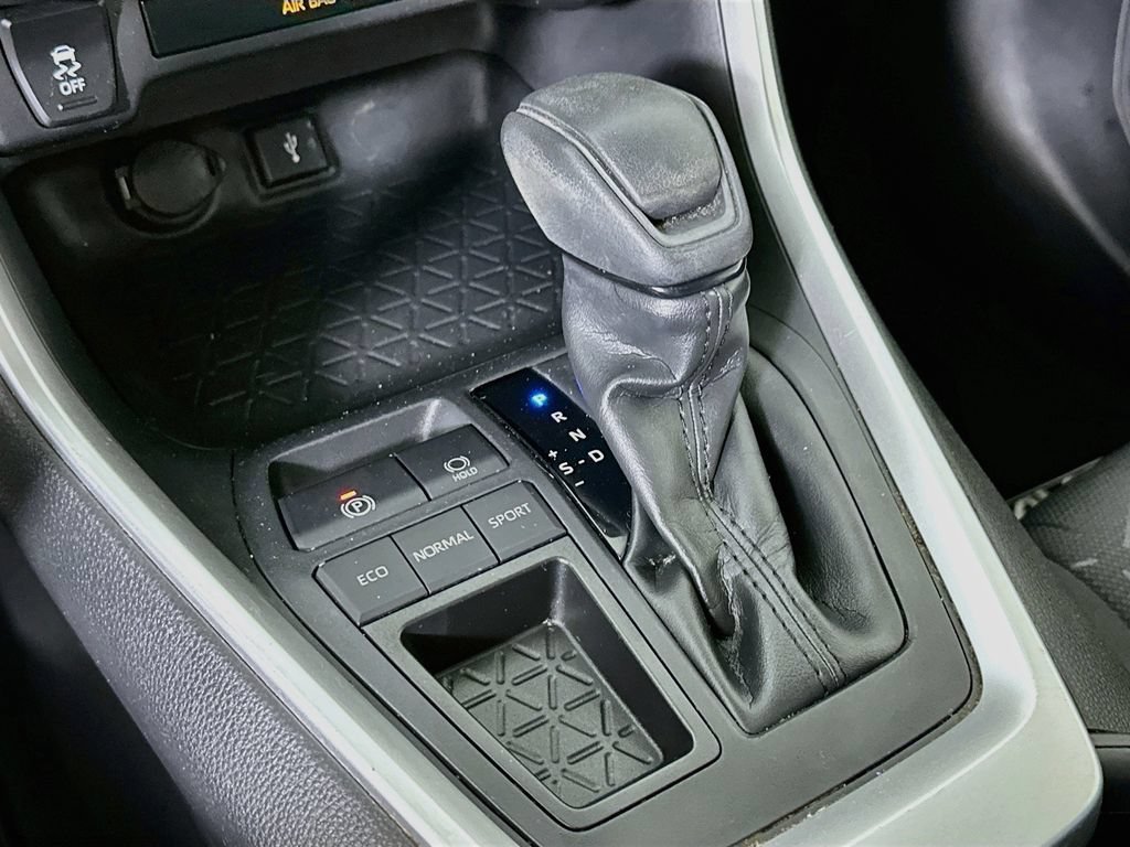 Used 2021 Toyota RAV4 XLE w/ Convenience Package FWD image 22
