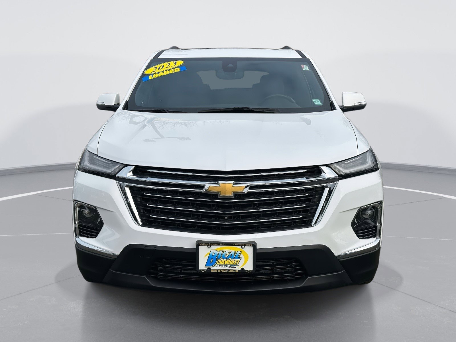 Certified 2023 Chevrolet Traverse LT w/ LT Premium Package AWD/4WD image 2