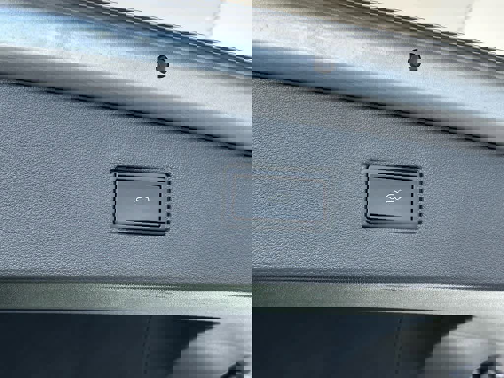 Certified 2024 Volkswagen Tiguan SE w/ Panoramic Sunroof Package image 24