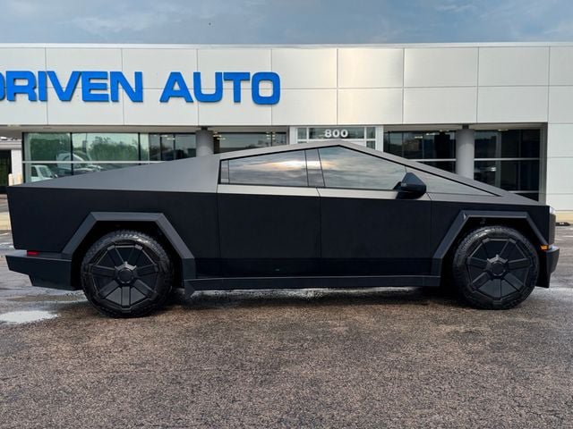 Used 2024 Tesla Cybertruck AWD Crew Cab image 15