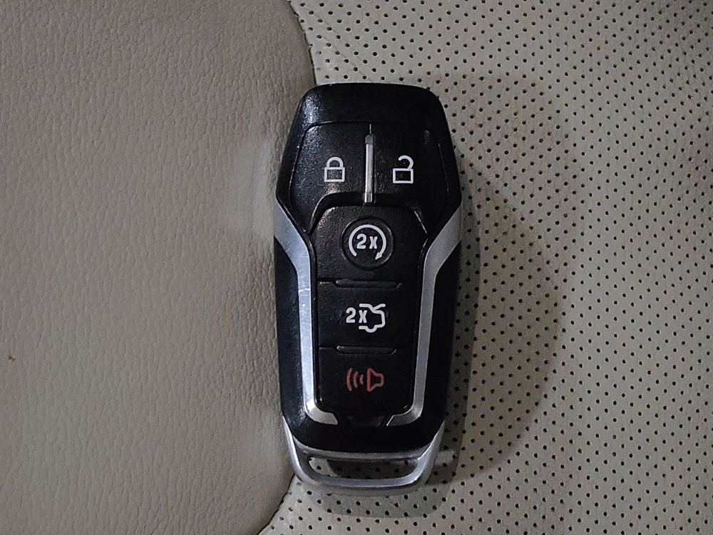 Used 2016 Ford Edge Titanium w/ Equipment Group 301A AWD/4WD image 32