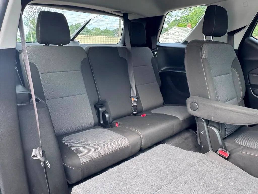 Used 2018 Chevrolet Traverse LT FWD image 13