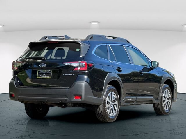 Used 2023 Subaru Outback Premium AWD/4WD image 6