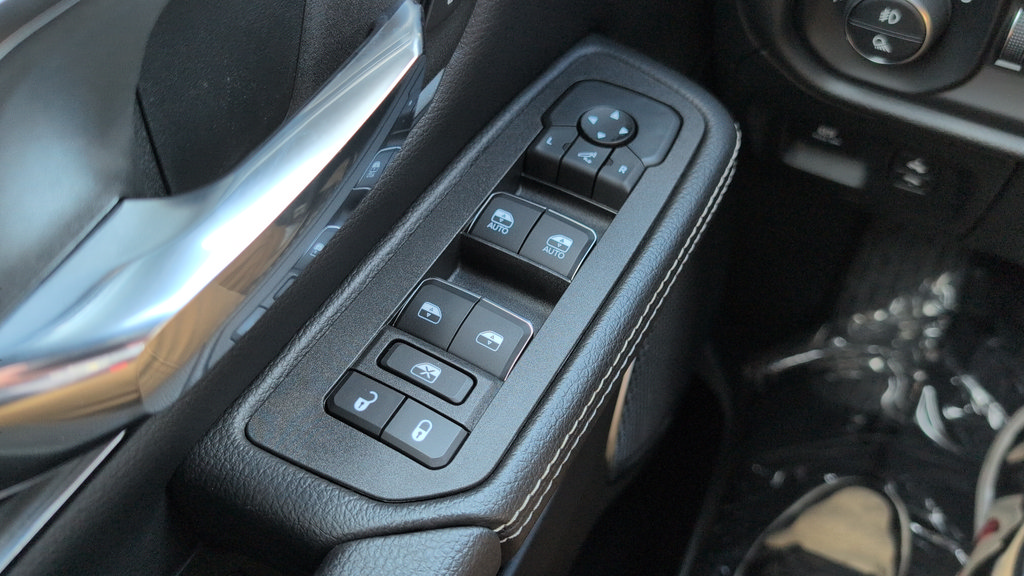 Used 2025 RAM 1500 Laramie AWD/4WD image 13