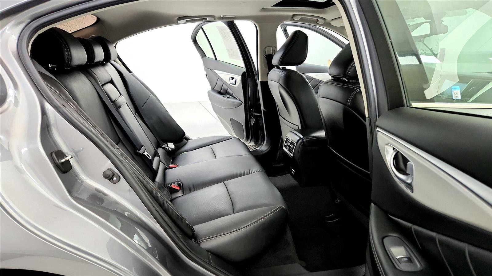 Used 2021 INFINITI Q50 Luxe w/ Seat & Sound Package image 18