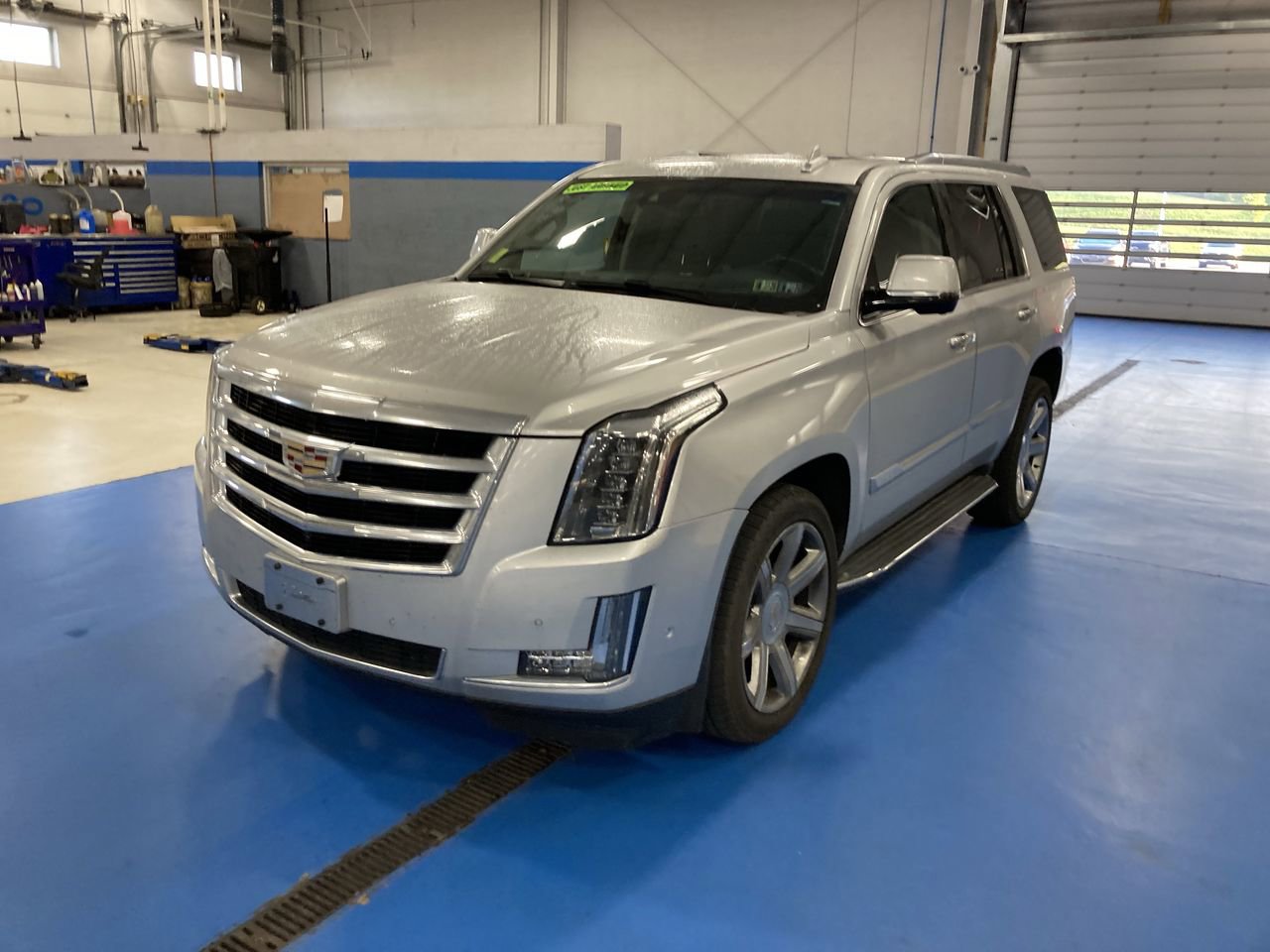 Used 2020 Cadillac Escalade Luxury AWD/4WD image 3