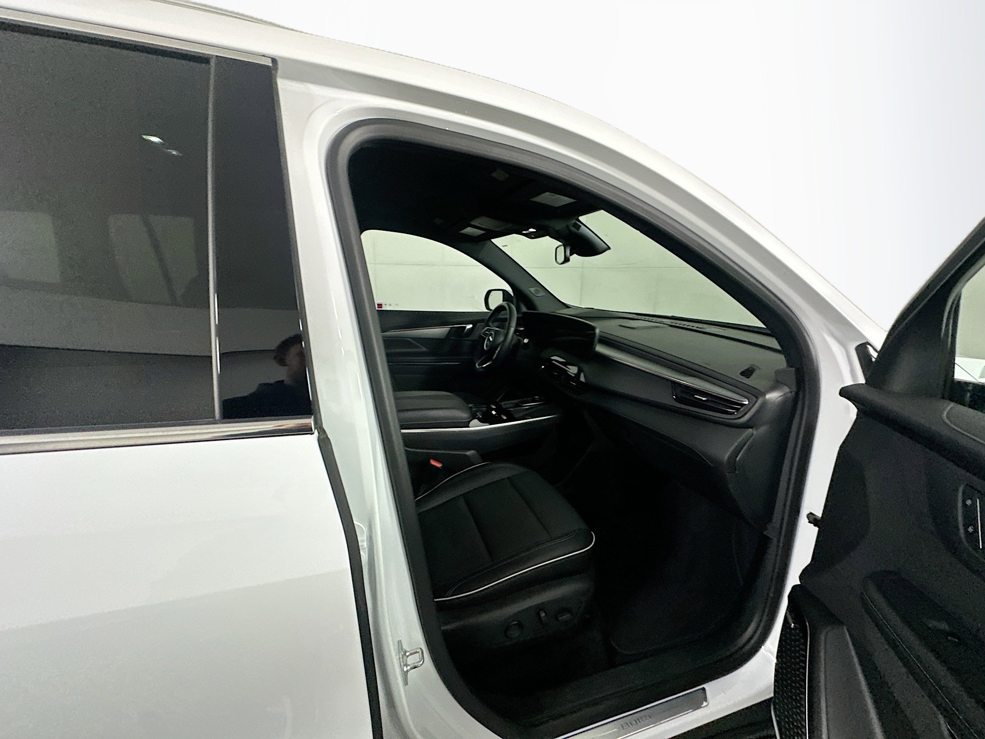 Used 2025 Buick Enclave Preferred image 33