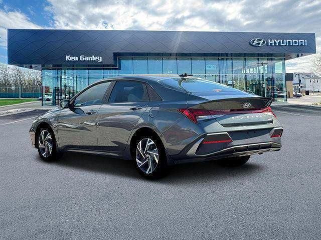 New 2025 Hyundai Elantra SEL FWD image 5