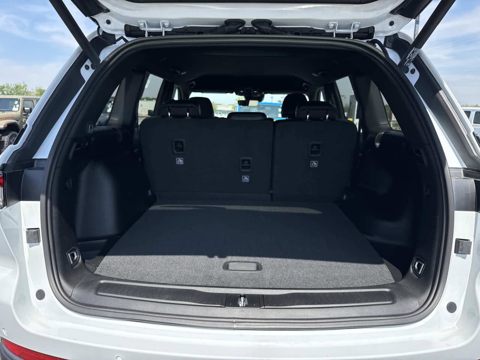 New 2026 Jeep Grand Cherokee Altitude RWD image 7