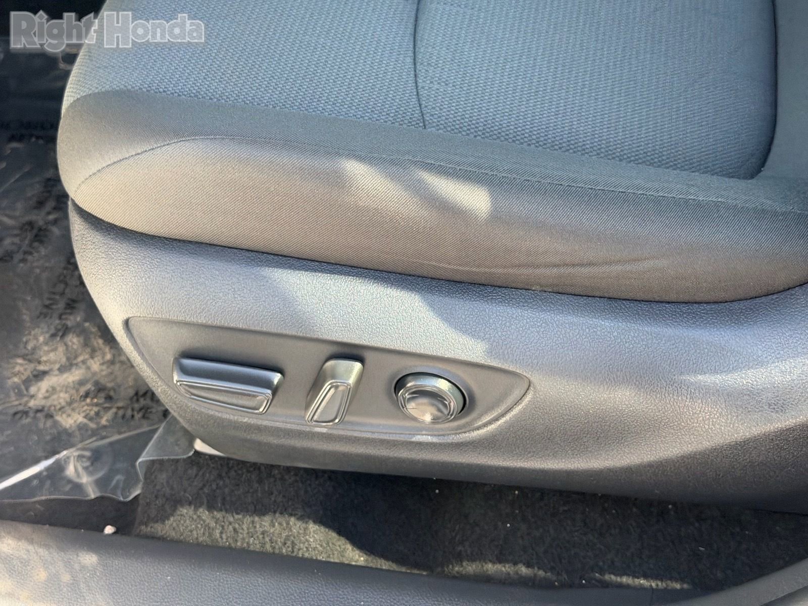 Used 2025 Toyota RAV4 XLE FWD image 17