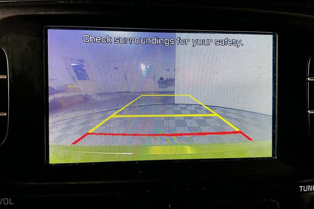 Used 2017 Kia Soul + image 19