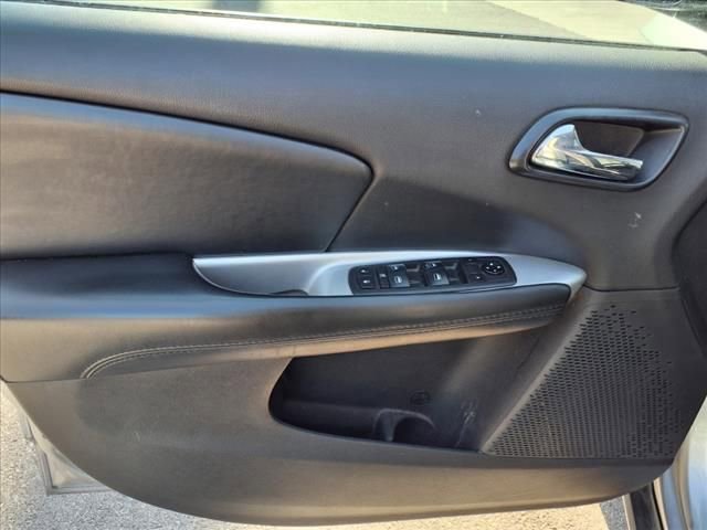 Used 2018 Dodge Journey SE w/ Connectivity Group FWD image 10