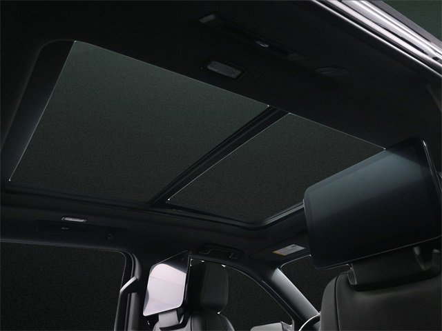 Used 2022 Chevrolet Suburban RST w/ Luxury Package image 23