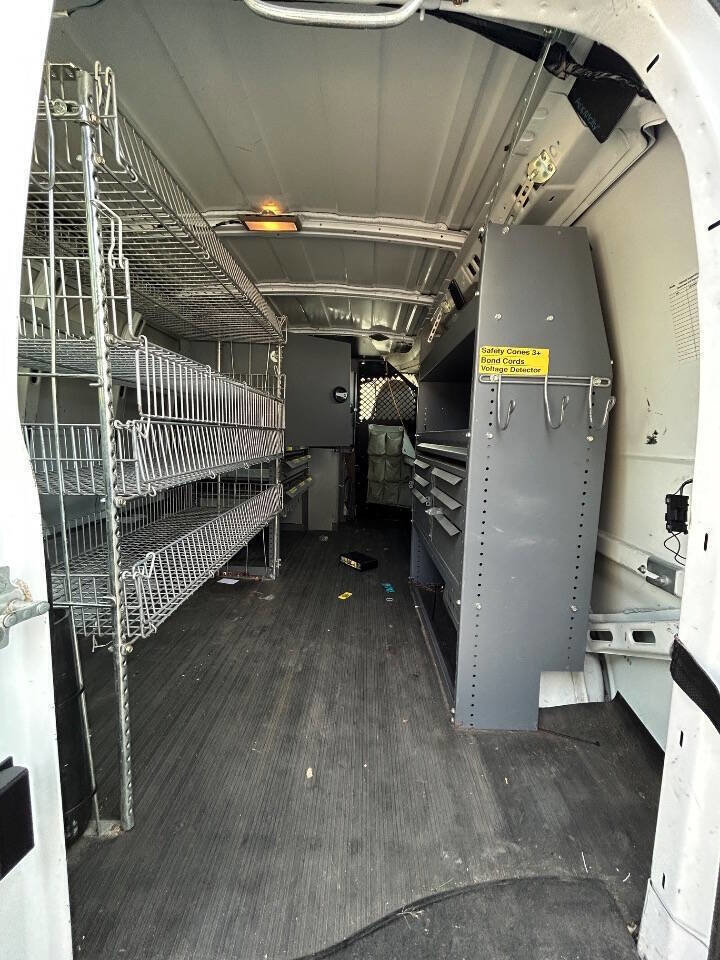 Used 2011 Chevrolet Express 2500 image 6