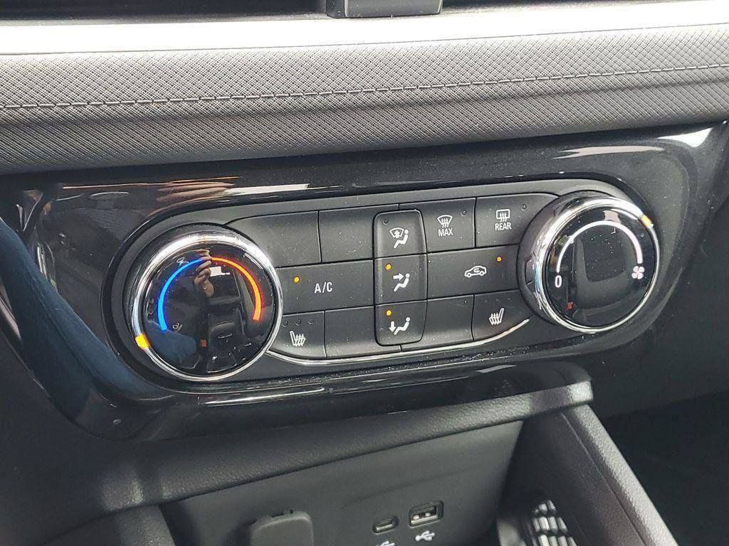 Certified 2024 Chevrolet TrailBlazer LT w/ LT Cold Weather Package AWD/4WD image 15
