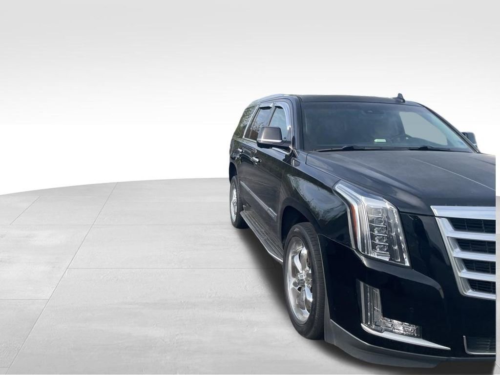 Used 2016 Cadillac Escalade Luxury image 3