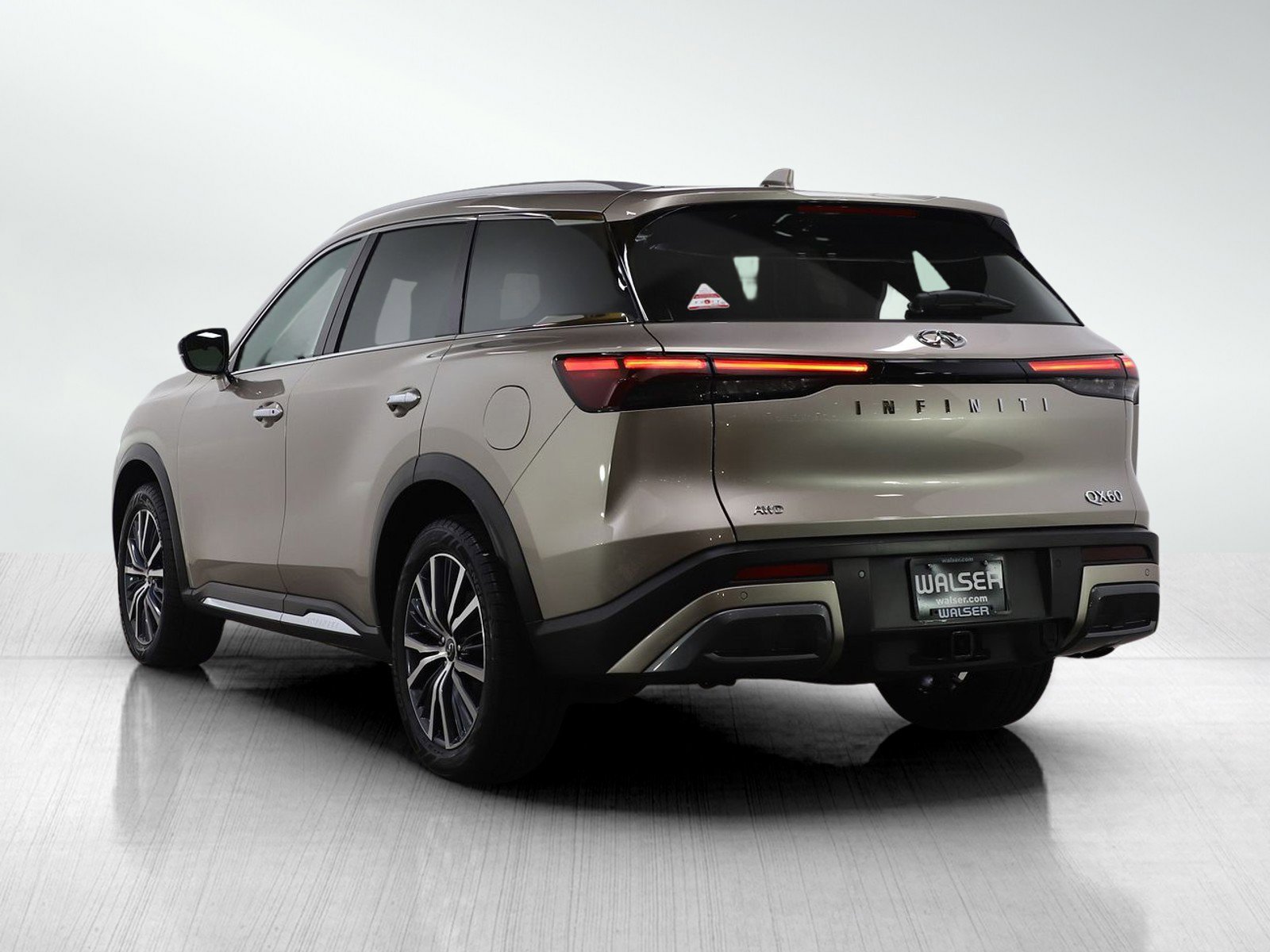 Used 2024 INFINITI QX60 Sensory image 3