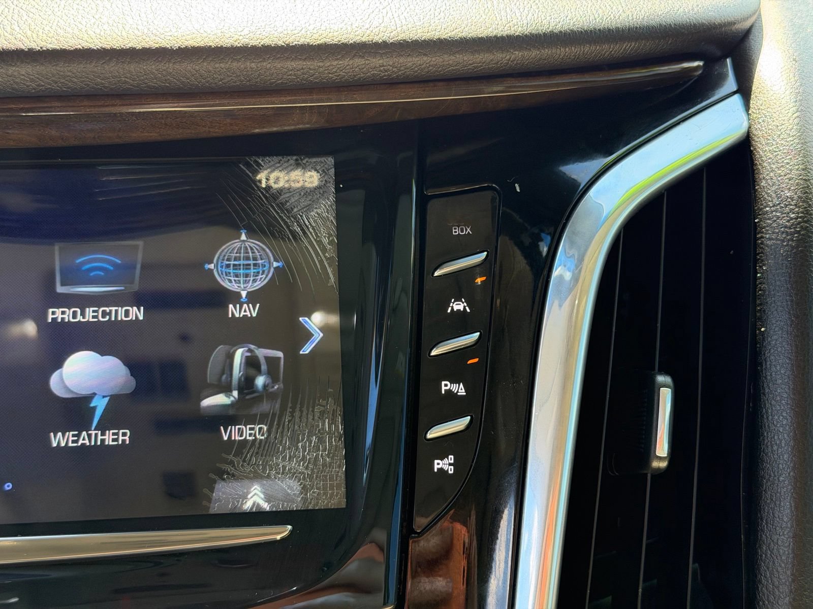 Used 2018 Cadillac Escalade Luxury AWD/4WD image 28